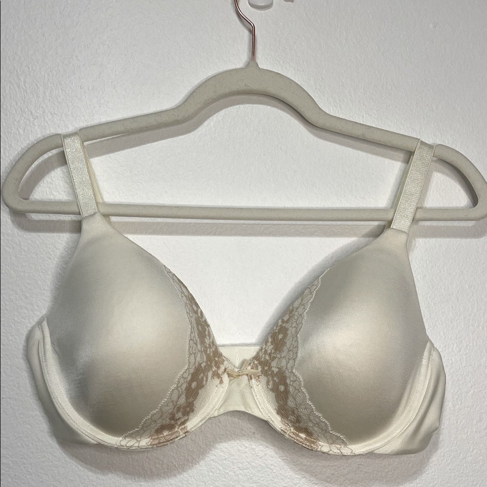 Bali NWOT Cream and Tan Lace Bra Underwire Size 38D